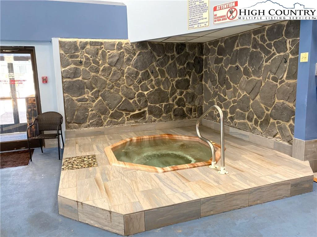 Image number 5 for the current listing