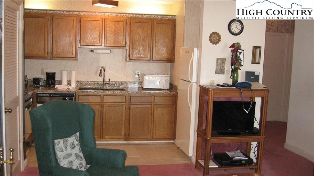 Image number 11 for the current listing