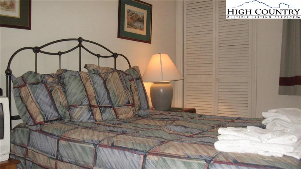 Image number 3 for the current listing