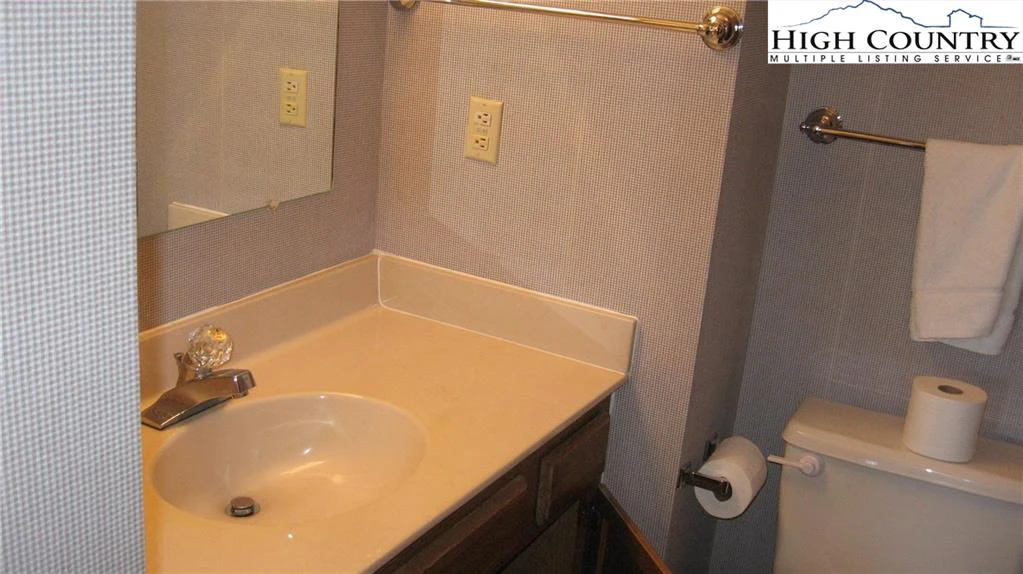 Image number 4 for the current listing