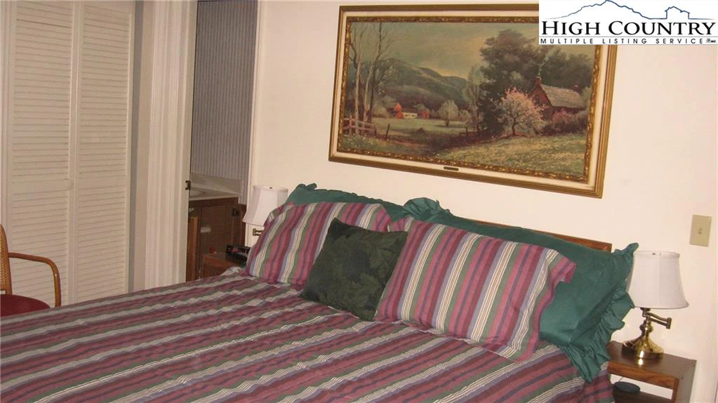 Image number 5 for the current listing