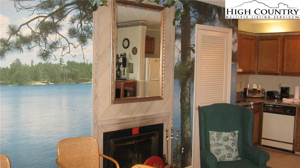 Image number 9 for the current listing