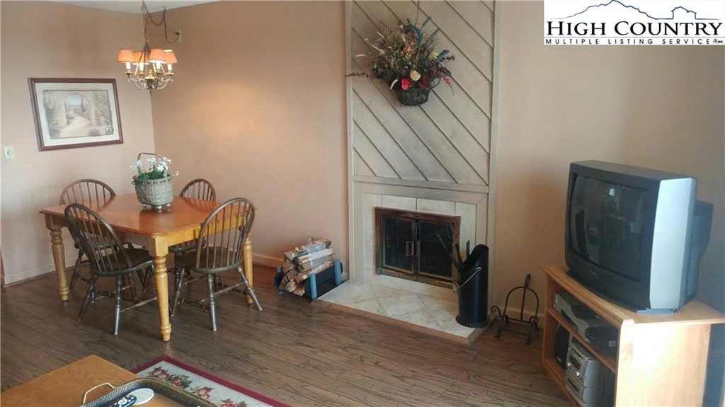 Image number 21 for the current listing