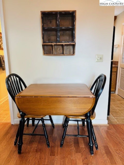Image number 1 for the current listing
