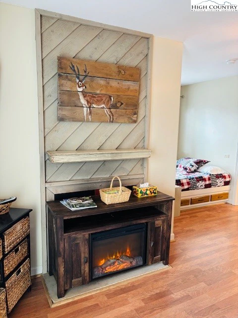 Image number 4 for the current listing