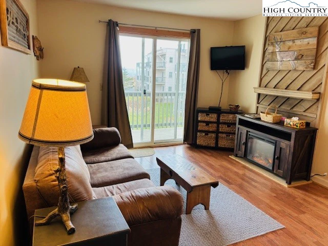 Image number 3 for the current listing