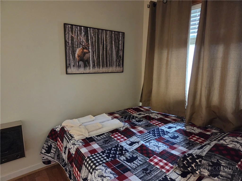 Image number 8 for the current listing