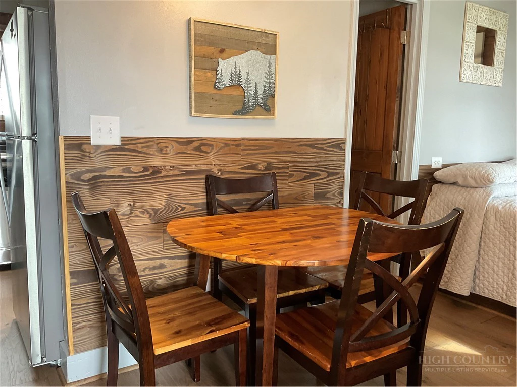 Image number 11 for the current listing