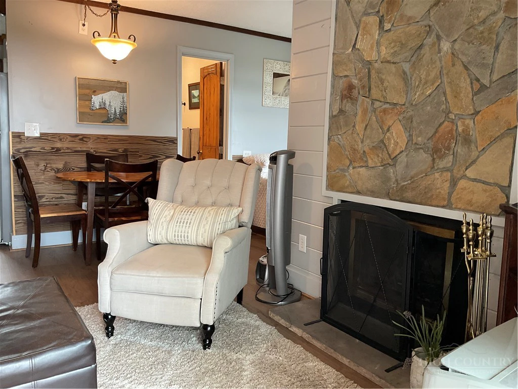 Image number 7 for the current listing