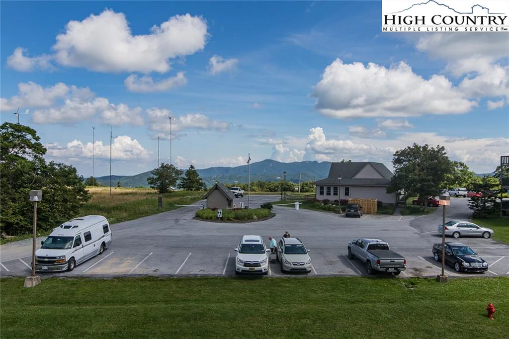 Image number 1 for the current listing