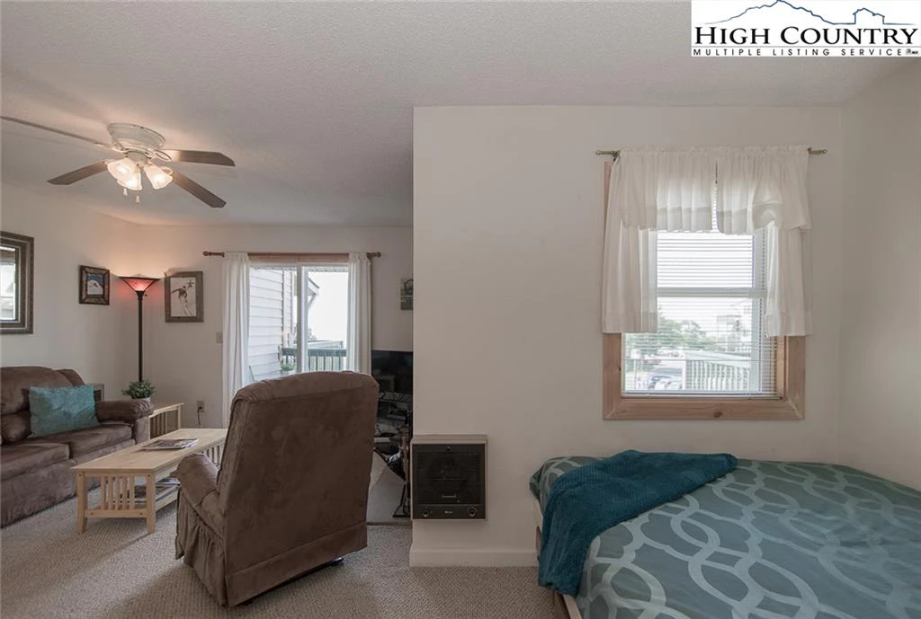 Image number 4 for the current listing