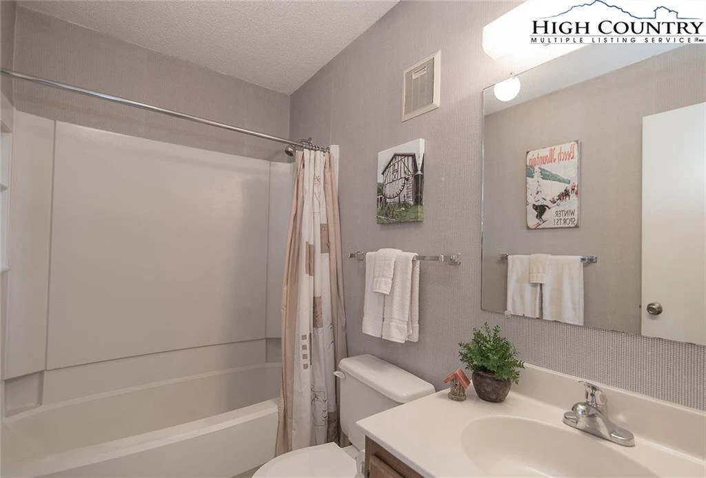 Image number 5 for the current listing