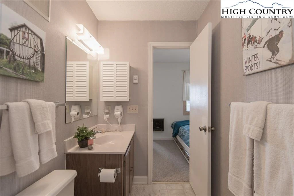 Image number 6 for the current listing