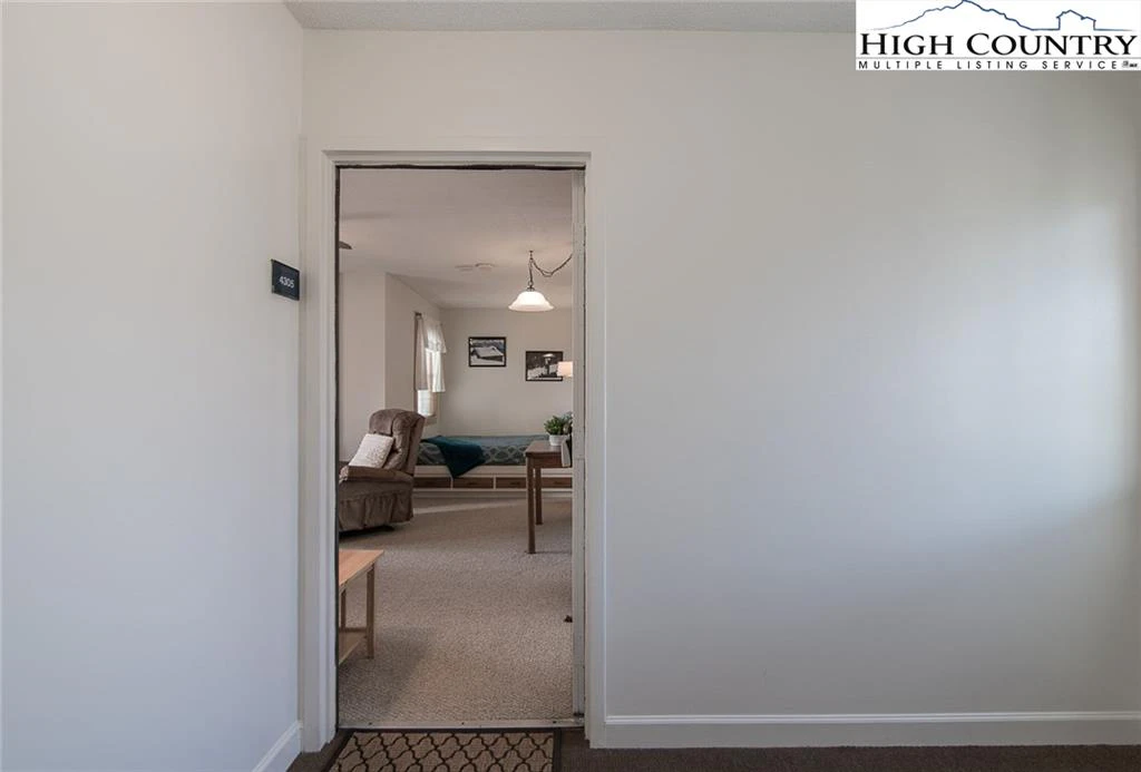 Image number 9 for the current listing