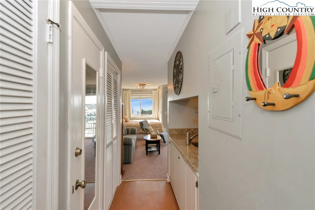 Image number 14 for the current listing