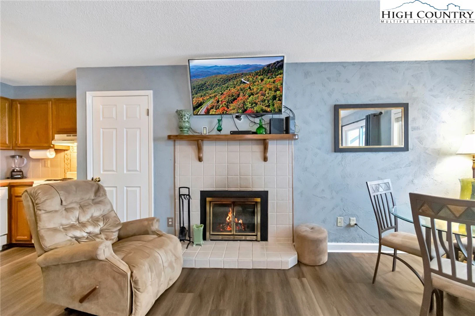 Image number 14 for the current listing