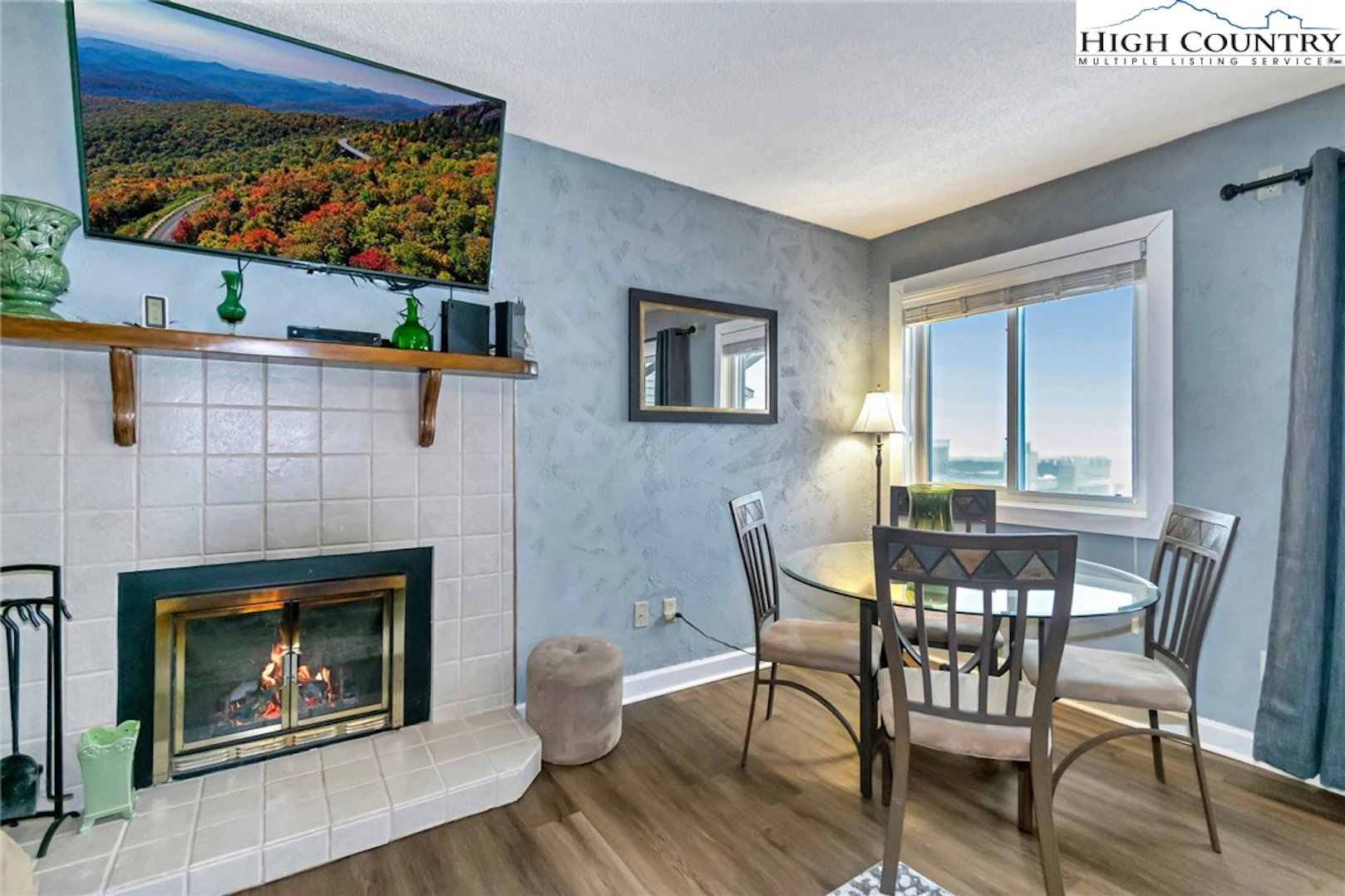 Image number 3 for the current listing