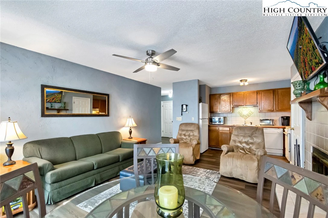 Image number 5 for the current listing