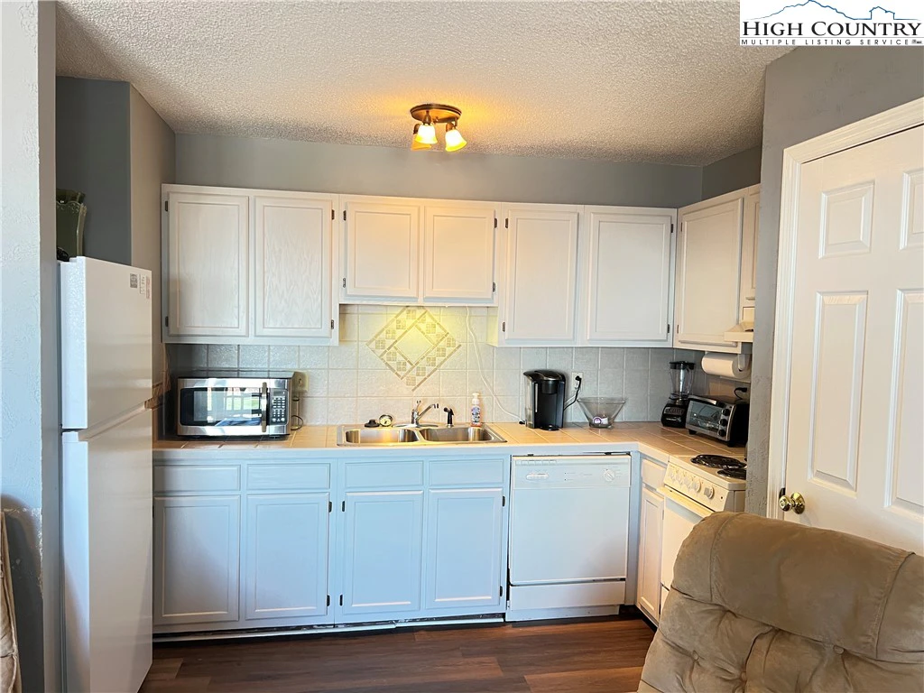 Image number 7 for the current listing