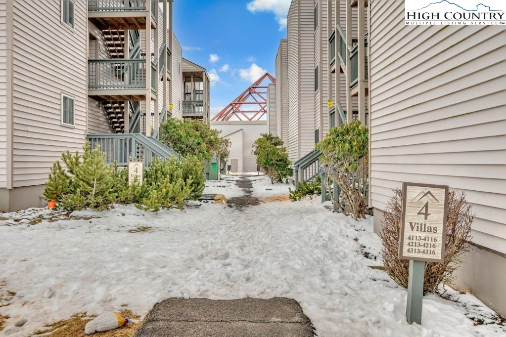 Image number 4 for the current listing