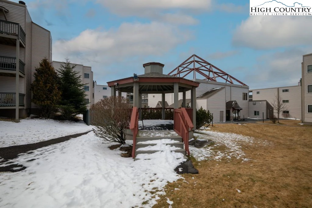 Image number 9 for the current listing
