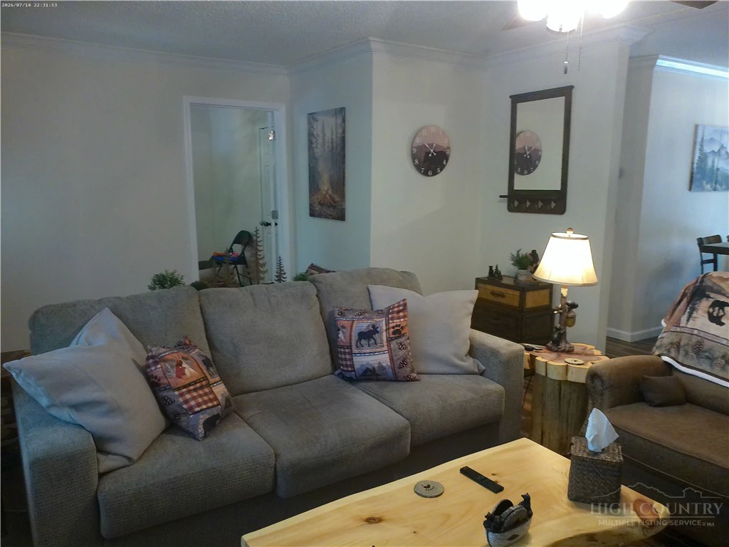 Image number 9 for the current listing