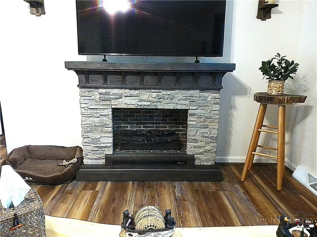 Image number 12 for the current listing