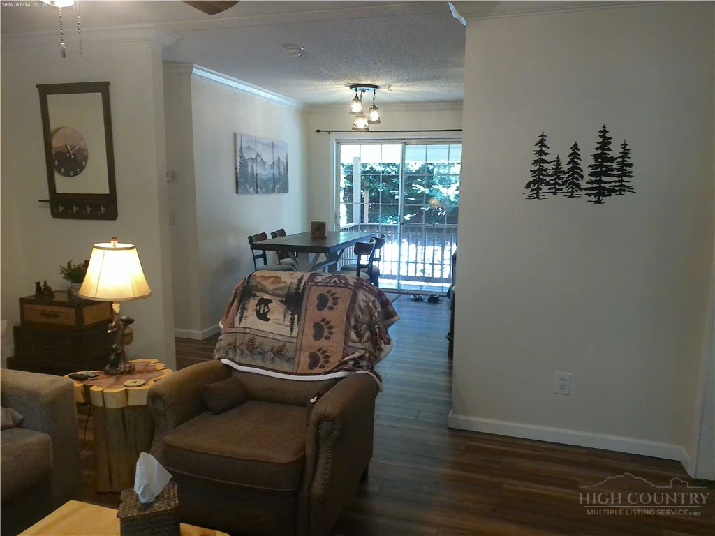 Image number 15 for the current listing