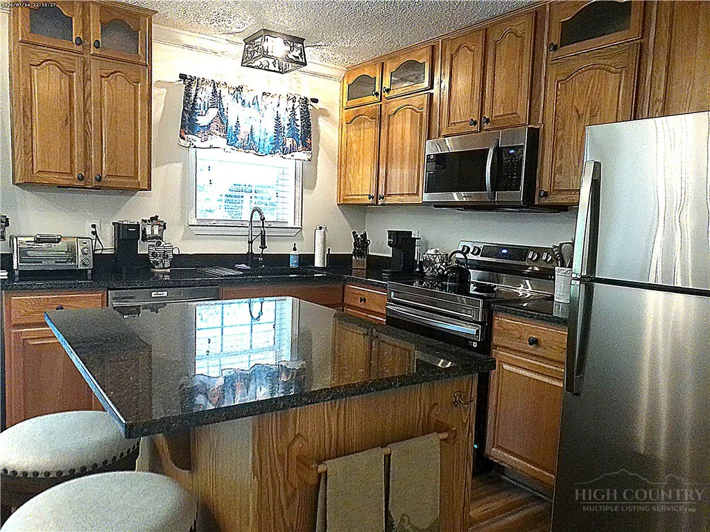 Image number 17 for the current listing