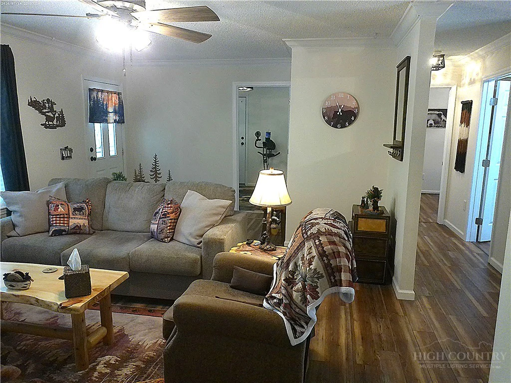 Image number 20 for the current listing