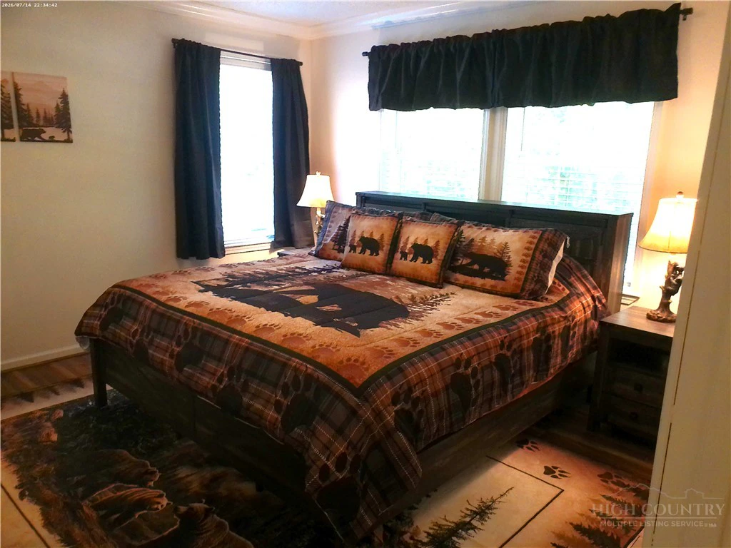 Image number 21 for the current listing