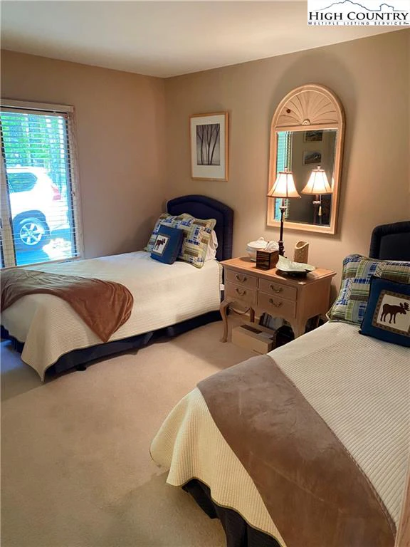 Image number 19 for the current listing