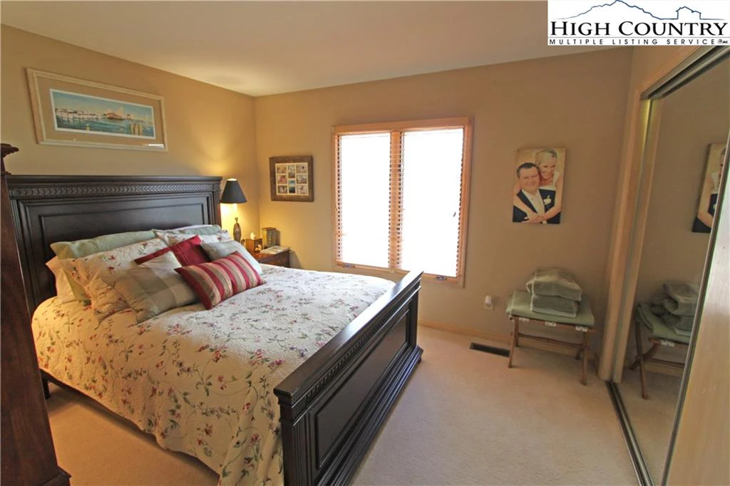 Image number 10 for the current listing