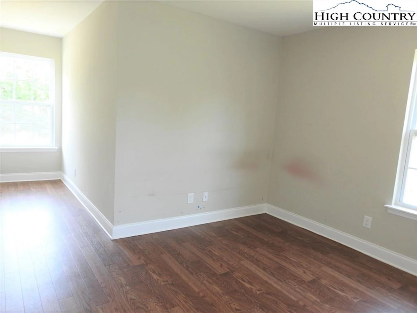 Image number 4 for the current listing