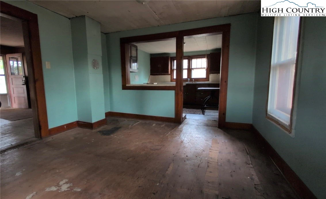 Image number 9 for the current listing