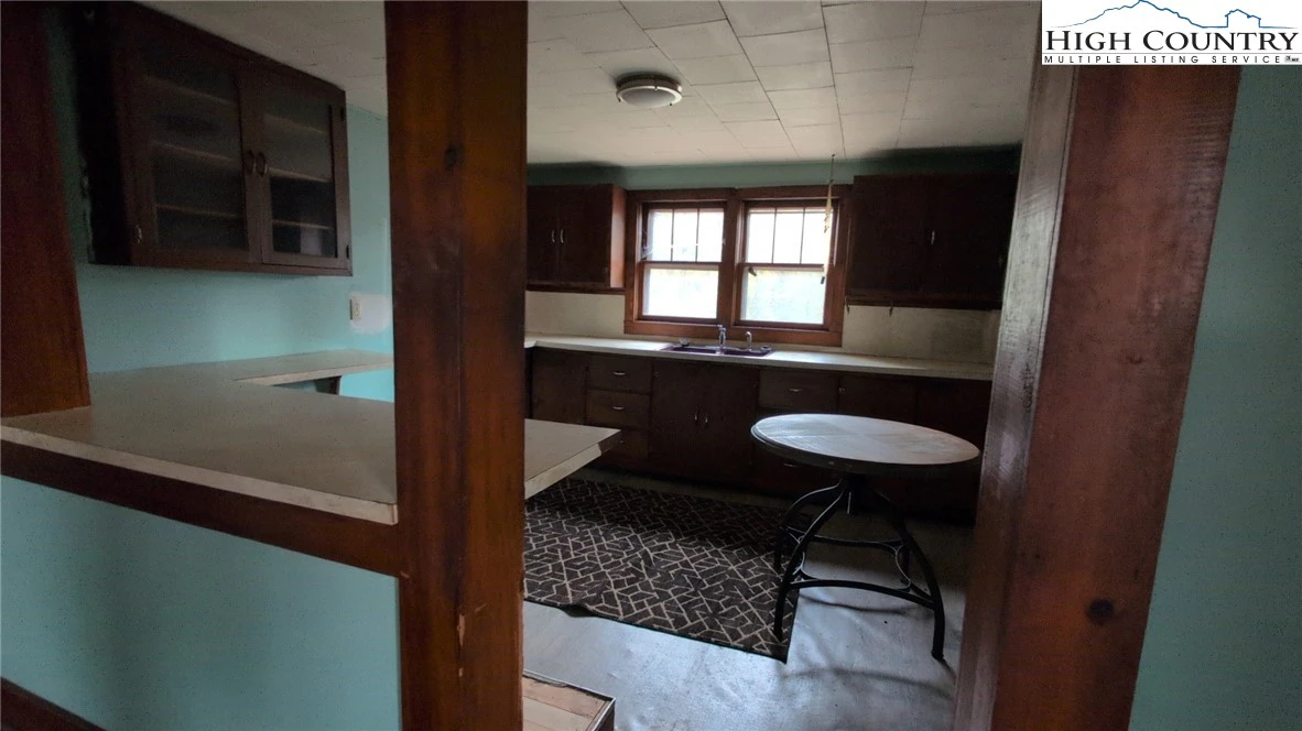 Image number 10 for the current listing
