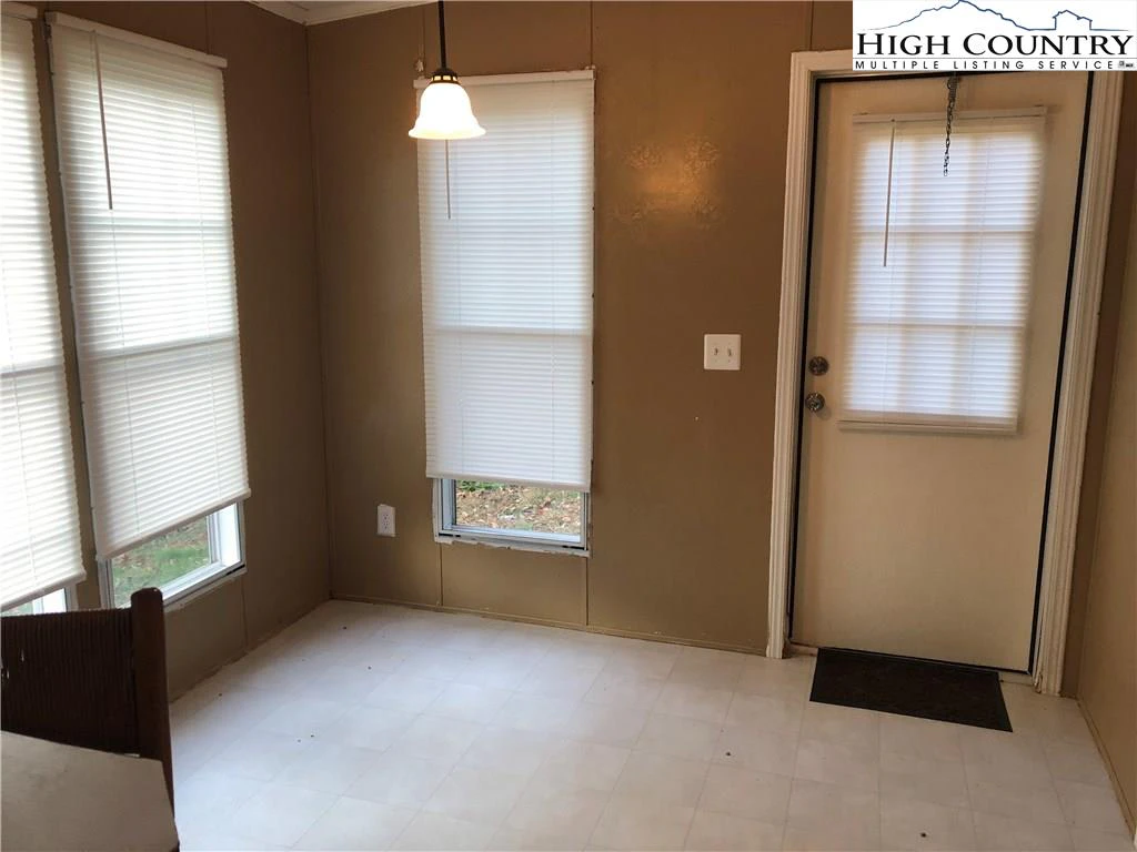 Image number 18 for the current listing