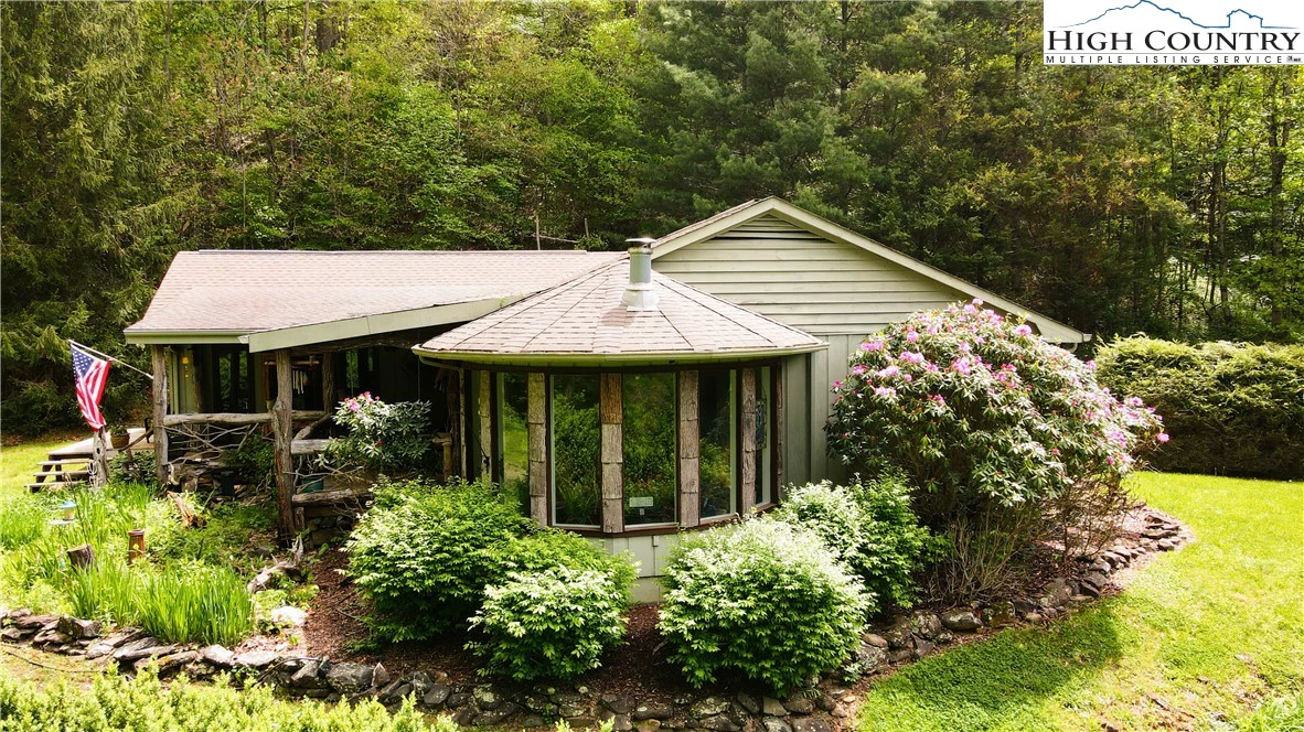 Image number 1 for the current listing
