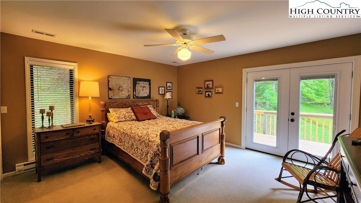 Image number 4 for the current listing