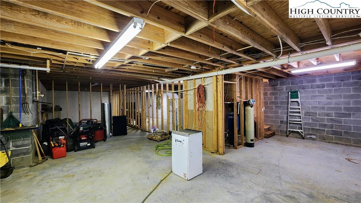 Image number 11 for the current listing