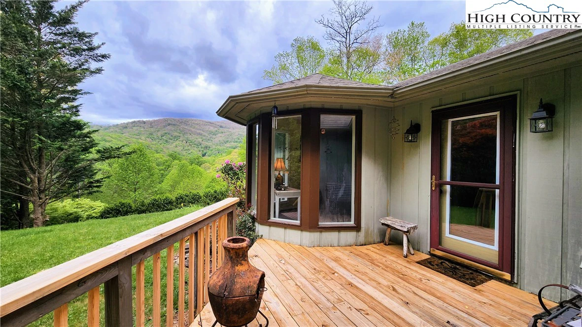 Image number 15 for the current listing
