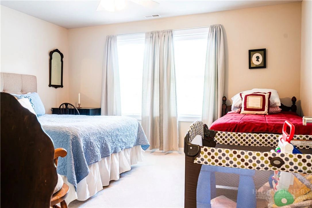 Image number 2 for the current listing