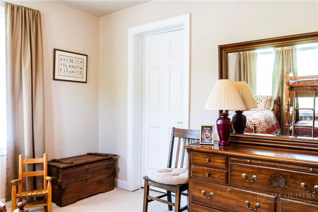 Image number 3 for the current listing