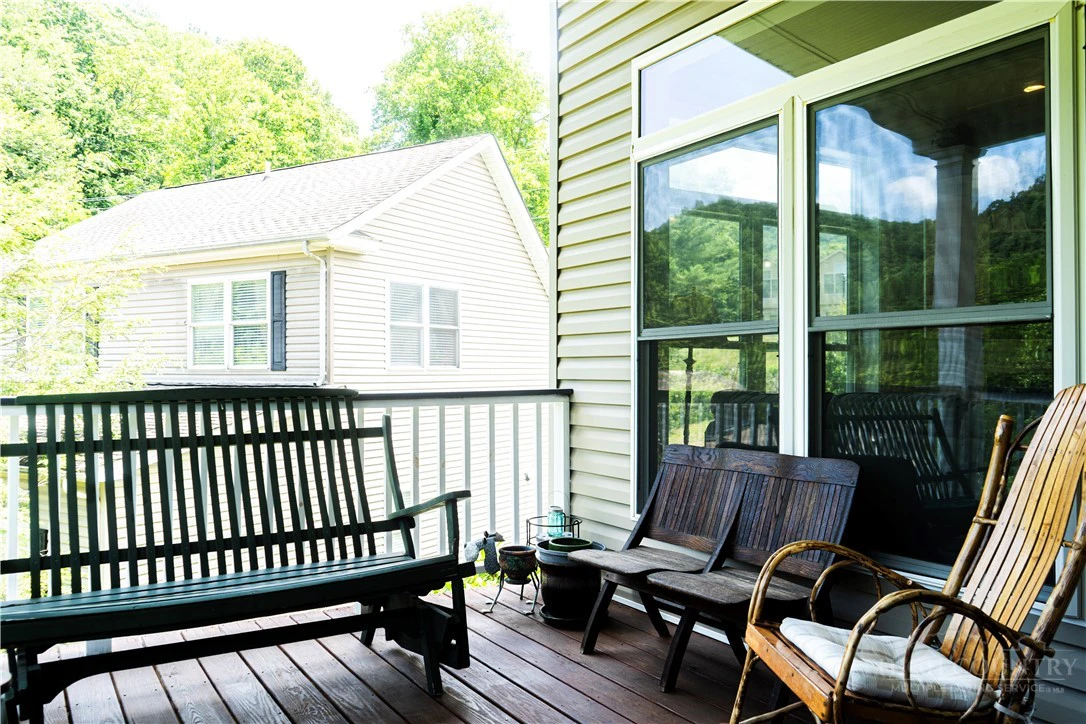 Image number 9 for the current listing