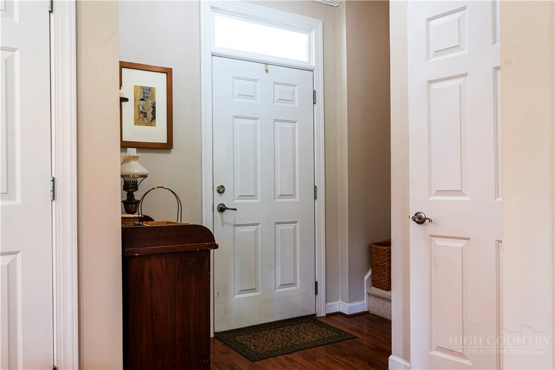 Image number 12 for the current listing