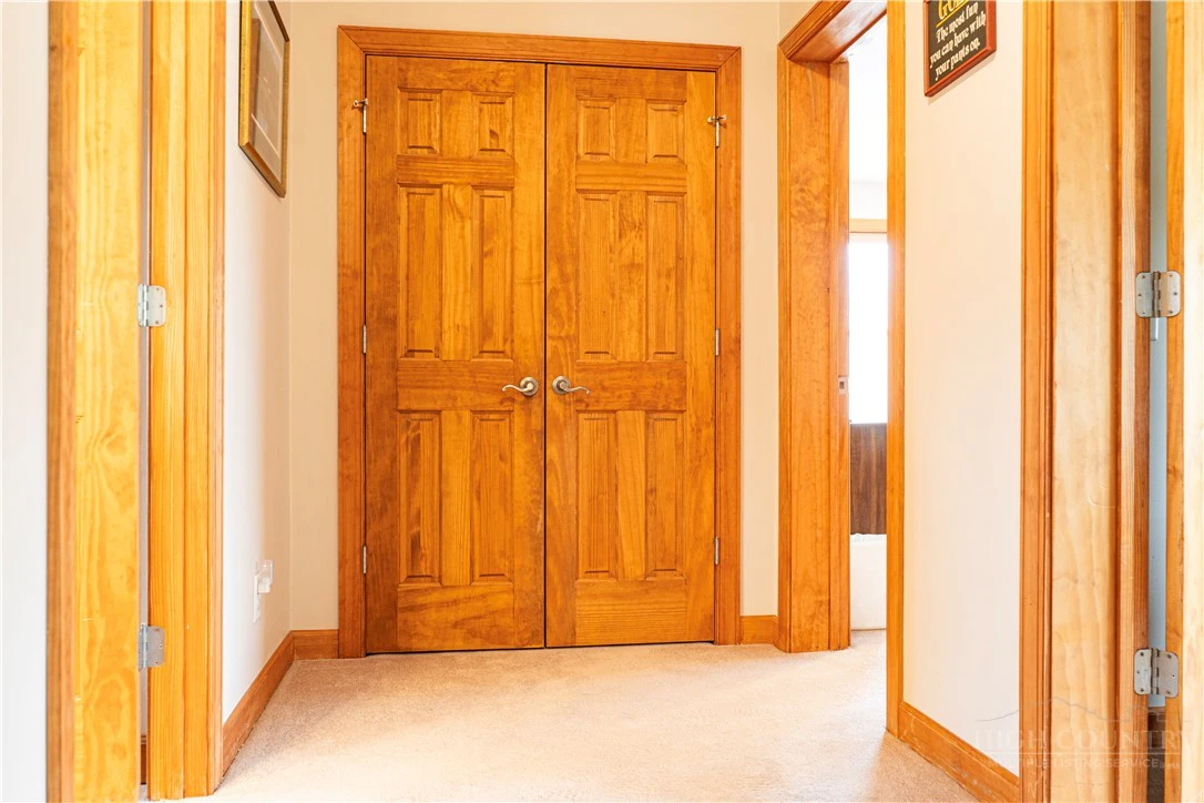 Image number 15 for the current listing