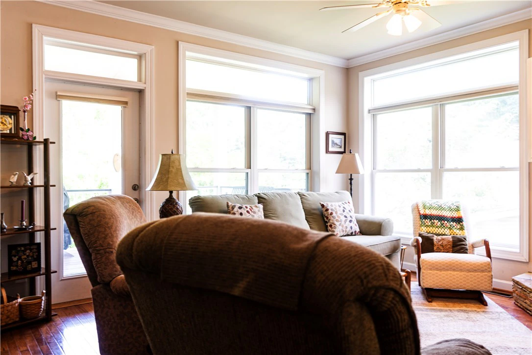 Image number 18 for the current listing