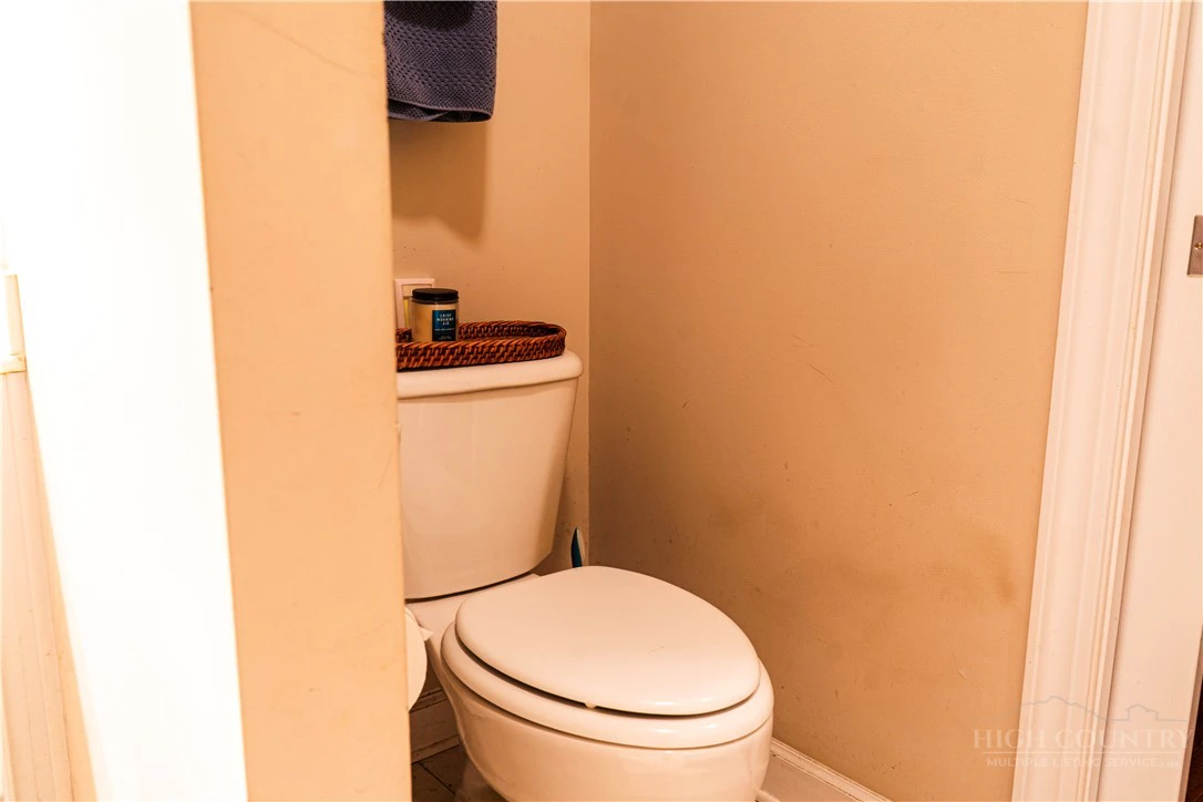 Image number 21 for the current listing