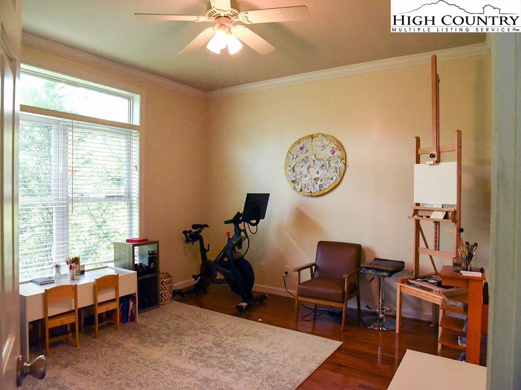 Image number 7 for the current listing