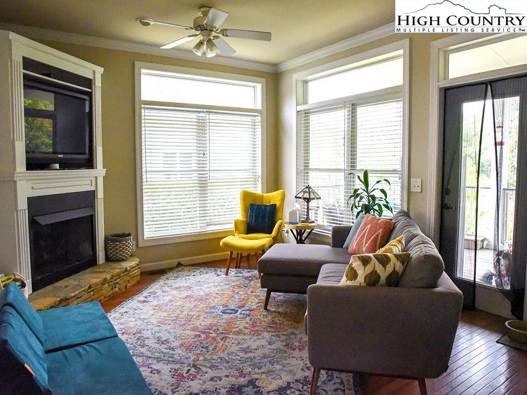 Image number 15 for the current listing